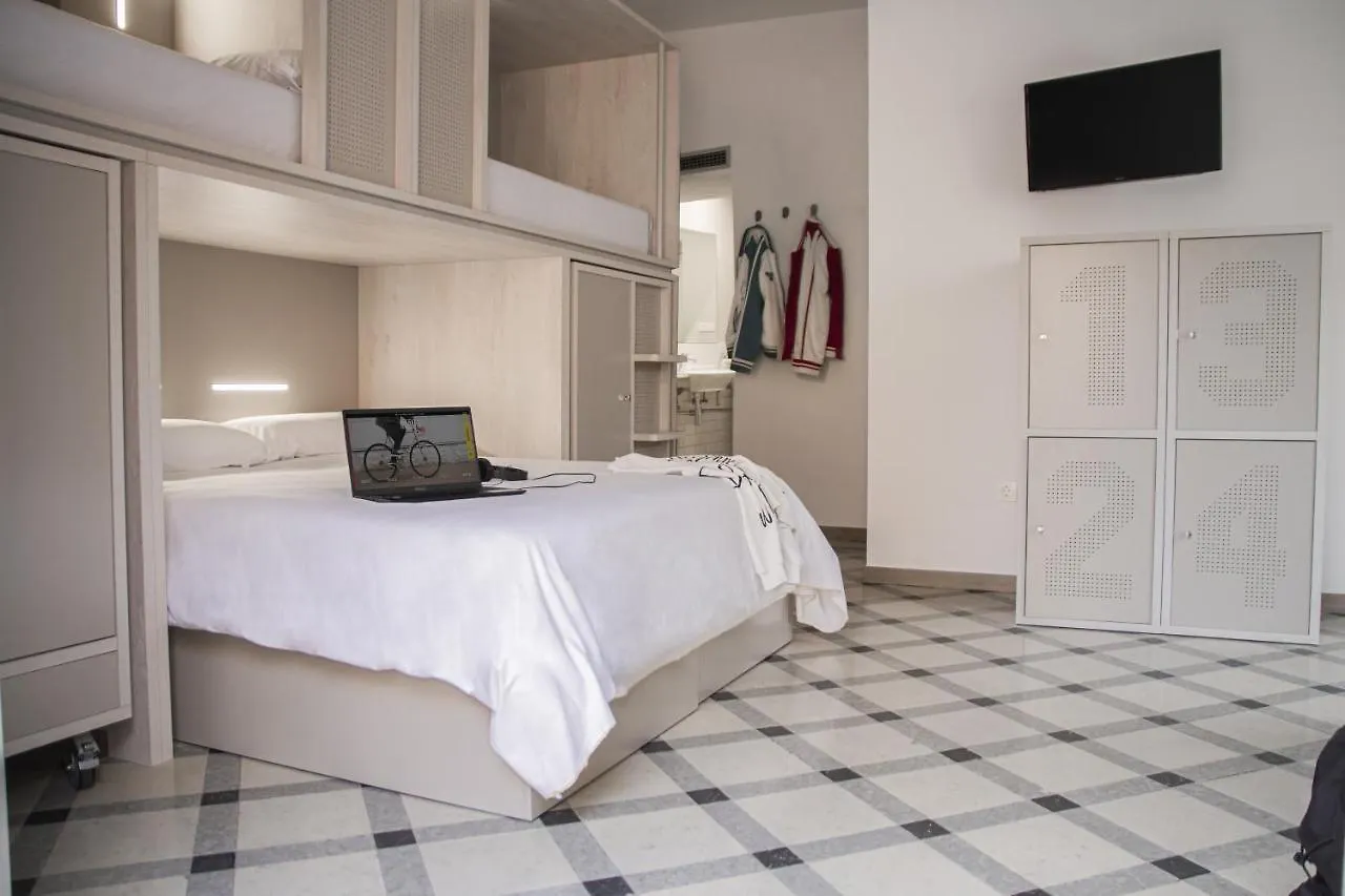 Room00 Salvador Hostel Σεβίλλη