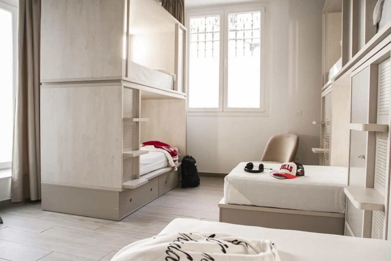 Room00 Salvador Hostel Σεβίλλη