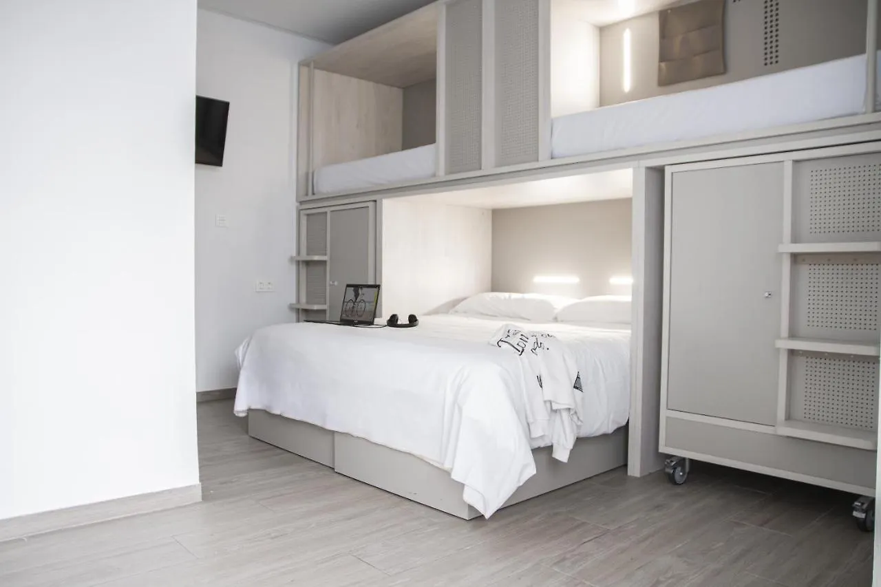 Room00 Salvador Hostel Σεβίλλη